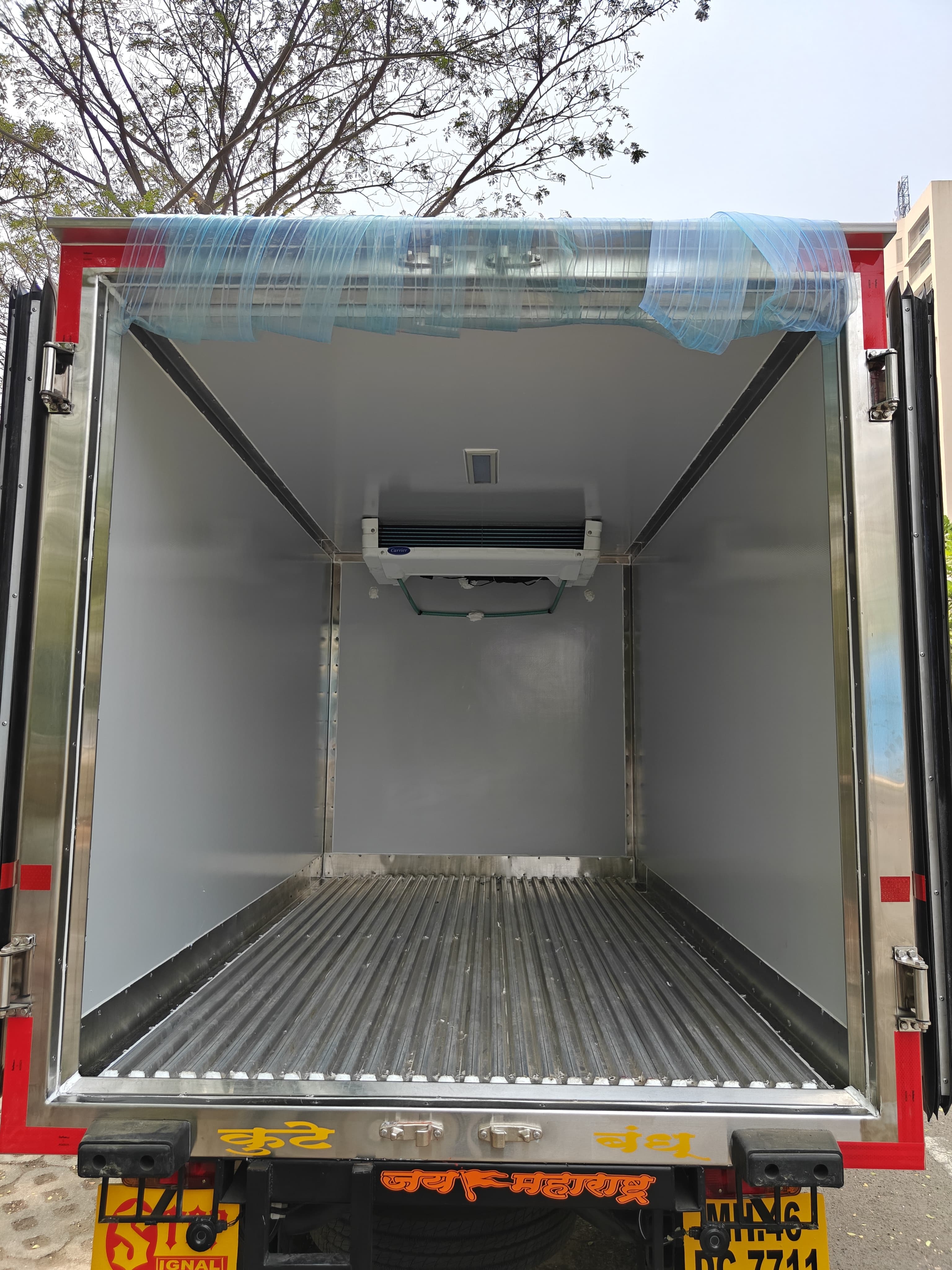 Reefer interior temperature monitoring